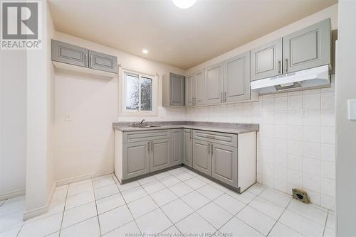 9408 Ryerson Road, Windsor, ON - Indoor Photo Showing Kitchen