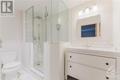 556 Laurier Avenue W Unit#906, Ottawa, ON - Indoor Photo Showing Bathroom