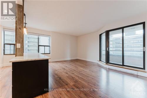 906 - 556 Laurier Avenue W, Ottawa, ON - Indoor Photo Showing Other Room