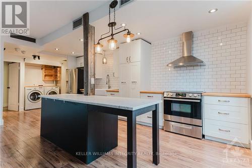 906 - 556 Laurier Avenue W, Ottawa, ON - Indoor Photo Showing Kitchen With Upgraded Kitchen