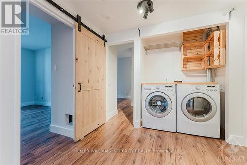 906 - 556 Laurier Avenue W, Ottawa, ON - Indoor Photo Showing Laundry Room