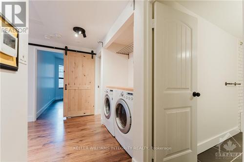 906 - 556 Laurier Avenue W, Ottawa, ON - Indoor Photo Showing Laundry Room