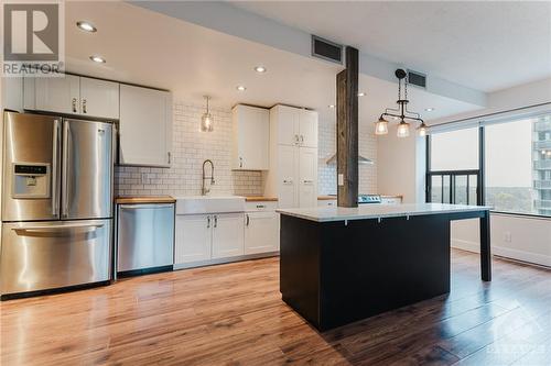 556 Laurier Avenue W Unit#906, Ottawa, ON - Indoor Photo Showing Kitchen With Stainless Steel Kitchen With Upgraded Kitchen