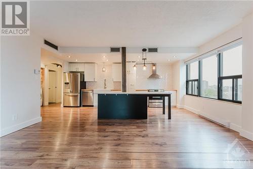 556 Laurier Avenue W Unit#906, Ottawa, ON - Indoor Photo Showing Kitchen