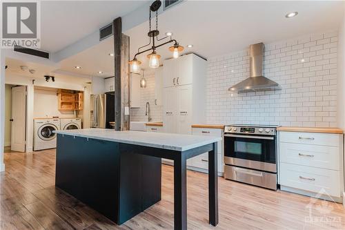 556 Laurier Avenue W Unit#906, Ottawa, ON - Indoor Photo Showing Kitchen