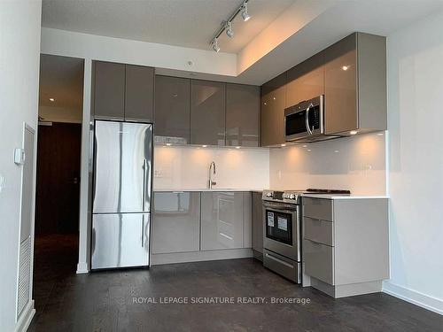 2612-25 Richmond St E, Toronto, ON - Indoor Photo Showing Kitchen With Stainless Steel Kitchen With Upgraded Kitchen