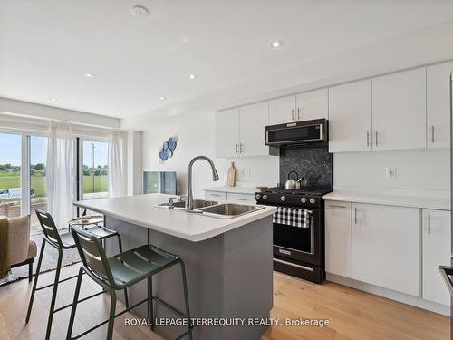 112 Sailors Landing, Clarington, ON - Indoor Photo Showing Kitchen With Upgraded Kitchen