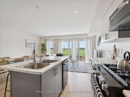 112 Sailors Landing, Clarington, ON - Indoor Photo Showing Kitchen With Double Sink With Upgraded Kitchen