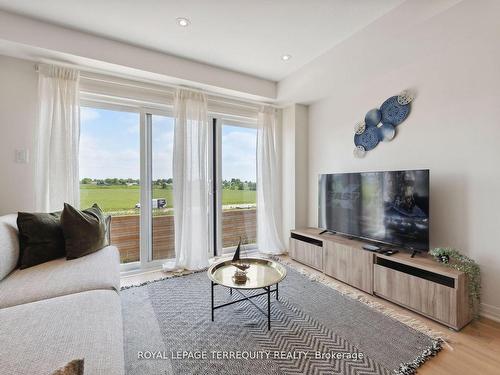 112 Sailors Landing, Clarington, ON - Indoor Photo Showing Living Room