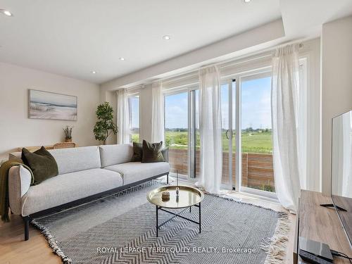 112 Sailors Landing, Clarington, ON - Indoor Photo Showing Living Room