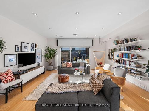 1-90 Prince Charles Dr, Oakville, ON - Indoor Photo Showing Living Room