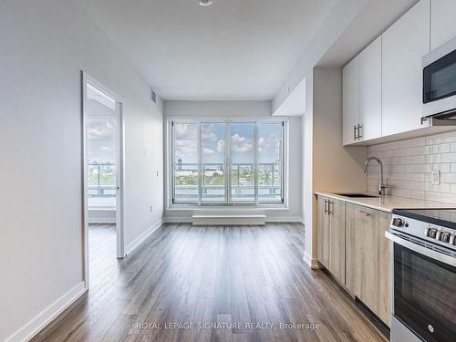 703-1195 The Queensway Ave, Toronto, ON - Indoor Photo Showing Kitchen