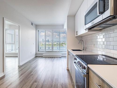 703-1195 The Queensway Ave, Toronto, ON - Indoor Photo Showing Kitchen