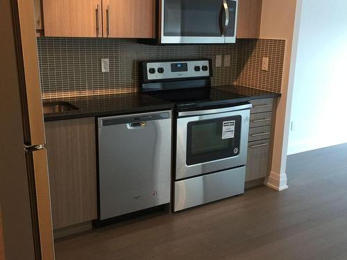 1113-55 Speers Rd, Oakville, ON - Indoor Photo Showing Kitchen