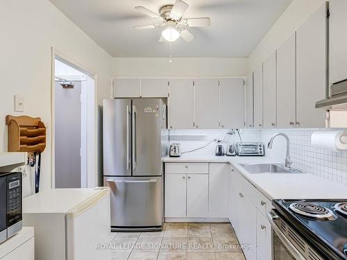 1007-3390 Weston Rd W, Toronto, ON - Indoor Photo Showing Kitchen