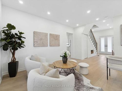 23 Albert St, Cambridge, ON - Indoor Photo Showing Living Room