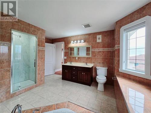 21 Laurentia Drive, Tilbury, ON - Indoor Photo Showing Bathroom