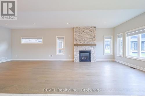 7354 Sherrilee Crescent N, Niagara Falls (222 - Brown), ON - Indoor Photo Showing Living Room With Fireplace