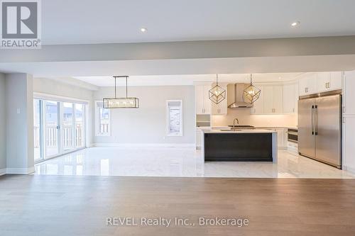 7354 Sherrilee Crescent N, Niagara Falls (222 - Brown), ON - Indoor Photo Showing Kitchen