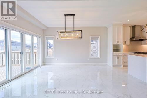 7354 Sherrilee Crescent N, Niagara Falls (222 - Brown), ON - Indoor Photo Showing Kitchen