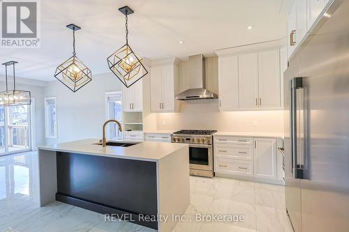 7354 Sherrilee Crescent N, Niagara Falls (222 - Brown), ON - Indoor Photo Showing Kitchen With Upgraded Kitchen