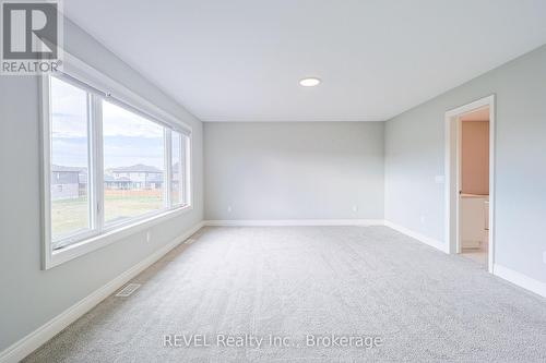 7354 Sherrilee Crescent N, Niagara Falls (222 - Brown), ON - Indoor Photo Showing Other Room