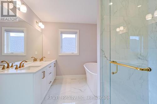 7354 Sherrilee Crescent N, Niagara Falls (222 - Brown), ON - Indoor Photo Showing Bathroom