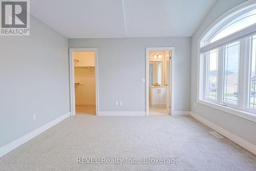 7354 Sherrilee Crescent N, Niagara Falls (222 - Brown), ON - Indoor Photo Showing Other Room