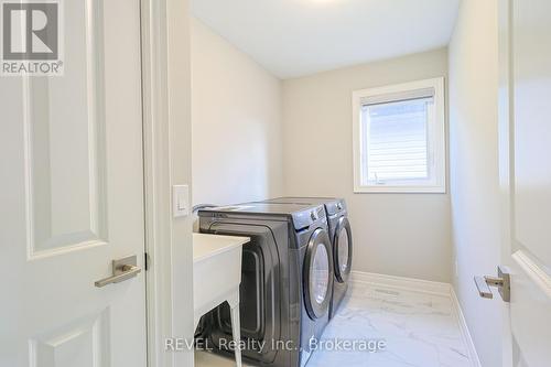 7354 Sherrilee Crescent N, Niagara Falls (222 - Brown), ON - Indoor Photo Showing Laundry Room