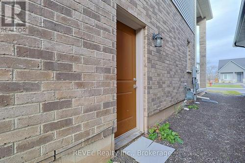 7354 Sherrilee Crescent N, Niagara Falls (222 - Brown), ON - Outdoor With Exterior