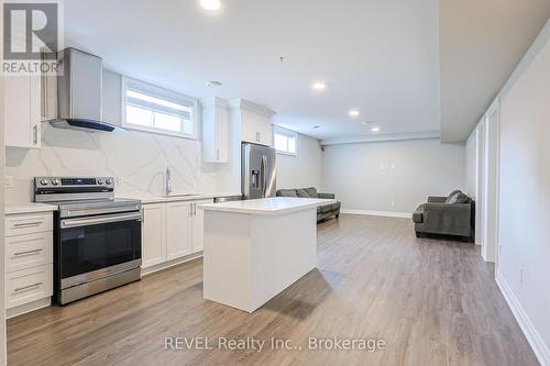 7354 Sherrilee Crescent N, Niagara Falls (222 - Brown), ON - Indoor Photo Showing Kitchen With Upgraded Kitchen