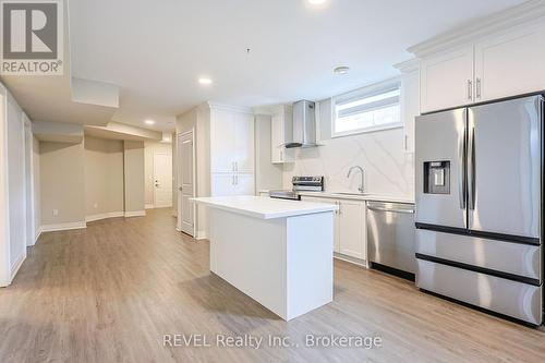 7354 Sherrilee Crescent N, Niagara Falls (222 - Brown), ON - Indoor Photo Showing Kitchen