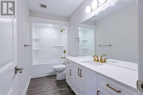 7354 Sherrilee Crescent N, Niagara Falls (222 - Brown), ON - Indoor Photo Showing Bathroom