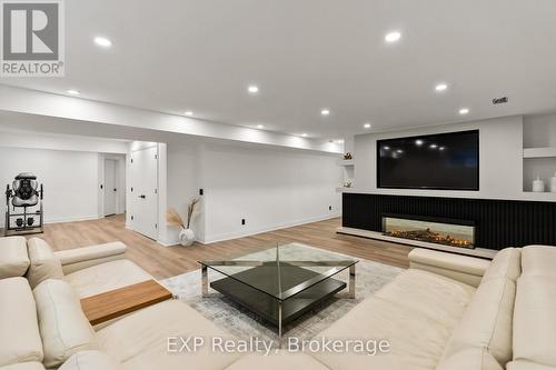 8918 Black Forest Crescent, Niagara Falls (219 - Forestview), ON - Indoor Photo Showing Living Room With Fireplace