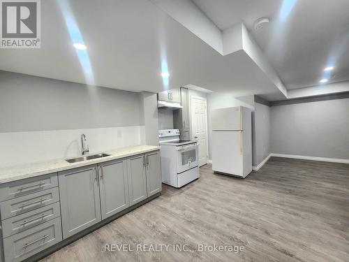 Lower - 1405 Lyncroft Crescent, Oshawa, ON - Indoor Photo Showing Kitchen