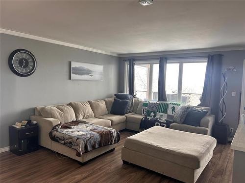 68 Elm Drive, Killarney, MB - Indoor Photo Showing Living Room