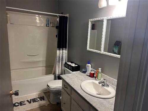 68 Elm Drive, Killarney, MB - Indoor Photo Showing Bathroom