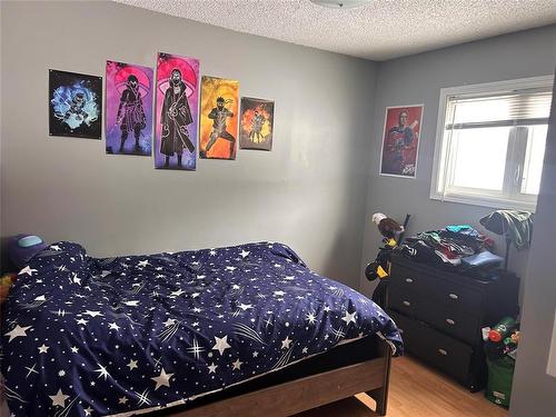 68 Elm Drive, Killarney, MB - Indoor Photo Showing Bedroom