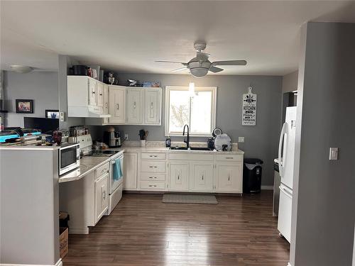 68 Elm Drive, Killarney, MB - Indoor Photo Showing Kitchen