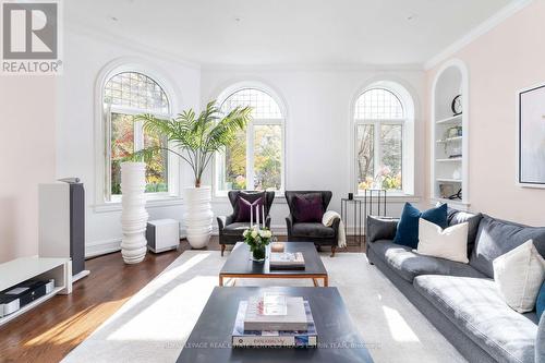 88 Binscarth Road, Toronto, ON - Indoor Photo Showing Living Room