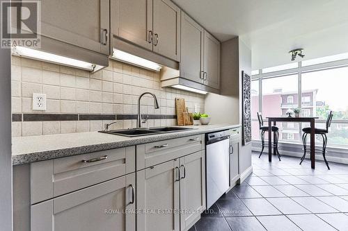 514 - 430 Pearl Street, Burlington, ON - Indoor Photo Showing Kitchen With Double Sink