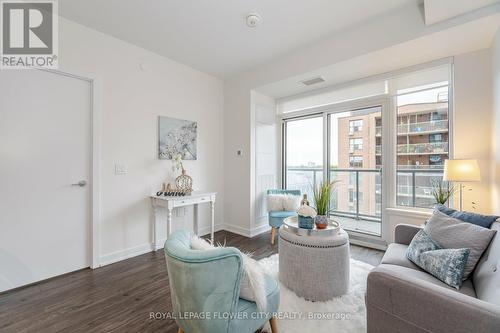 604 - 212 King William Street, Hamilton, ON - Indoor Photo Showing Living Room