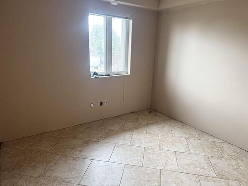 406 Fifth Avenue, Thunder Bay, ON - Indoor Photo Showing Other Room