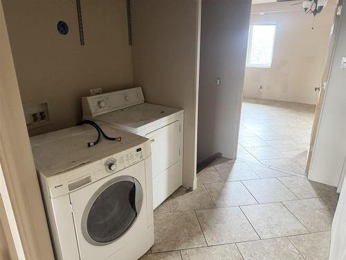 406 Fifth Avenue, Thunder Bay, ON - Indoor Photo Showing Laundry Room