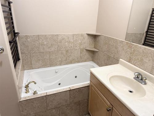 428 Fifth Avenue, Thunder Bay, ON - Indoor Photo Showing Bathroom