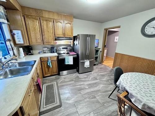 359 Royal Street, Thunder Bay, ON - Indoor Photo Showing Kitchen With Double Sink