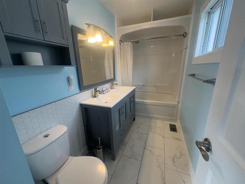 129 John Street, Geraldton, ON - Indoor Photo Showing Bathroom