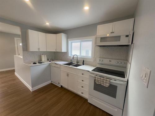 129 John Street, Geraldton, ON - Indoor Photo Showing Kitchen With Double Sink