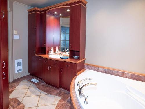 Ensuite bathroom - 20 Rue De La Bastille, Rivière-Du-Loup, QC - Indoor Photo Showing Bathroom