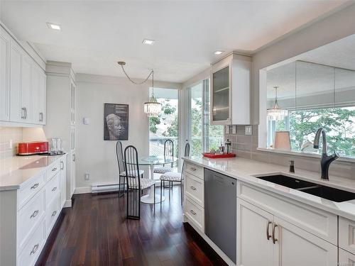 2301-2829 Arbutus Rd, Saanich, BC - Indoor Photo Showing Kitchen With Double Sink